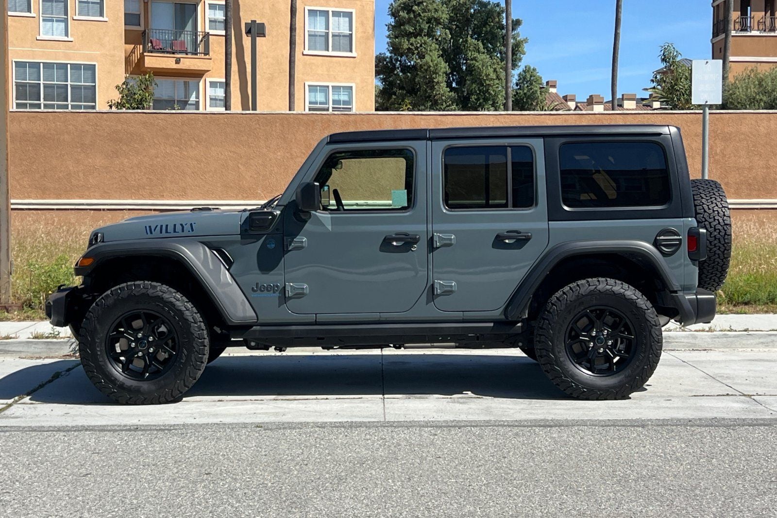 2025 Jeep Wrangler Willys 4xe CONVENINCE GROUP