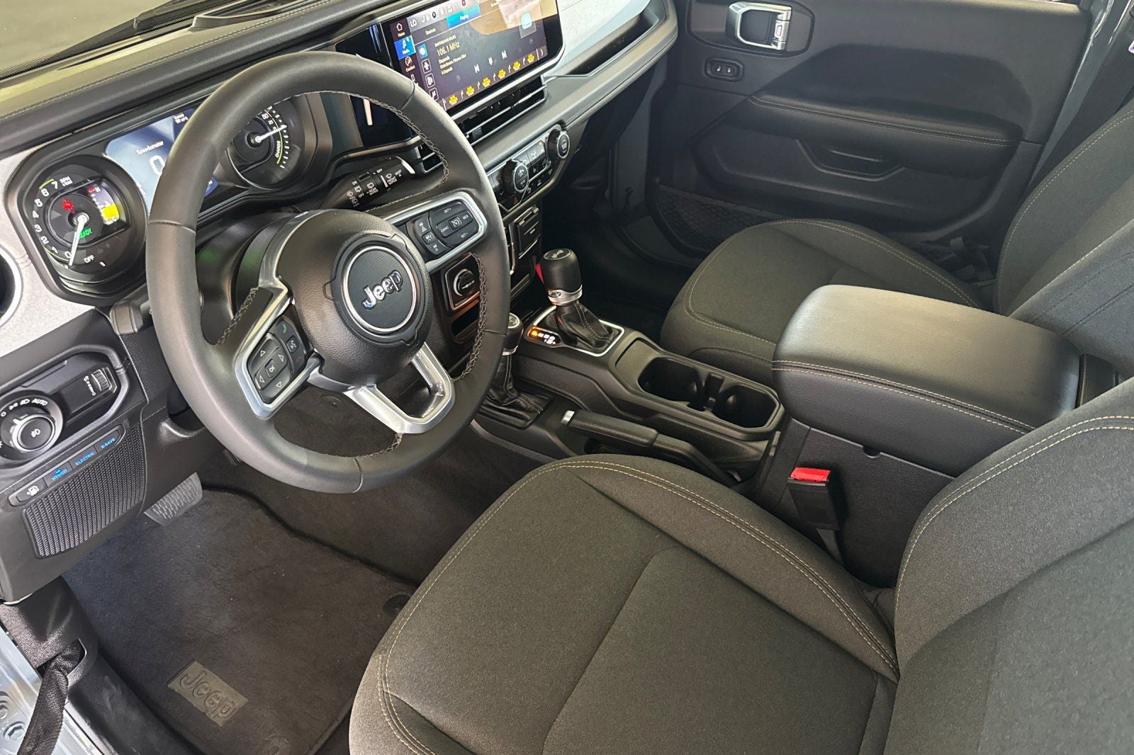 2025 Jeep Wrangler Sahara 4xe