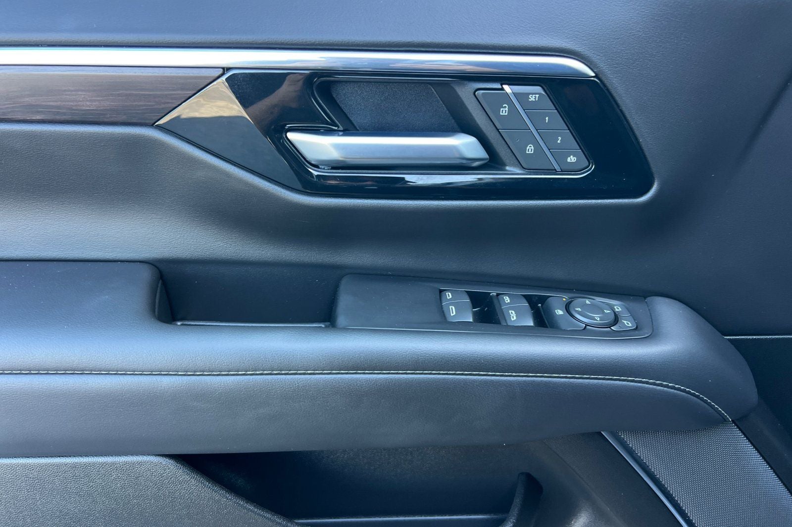 2025 Chevrolet Suburban LT
