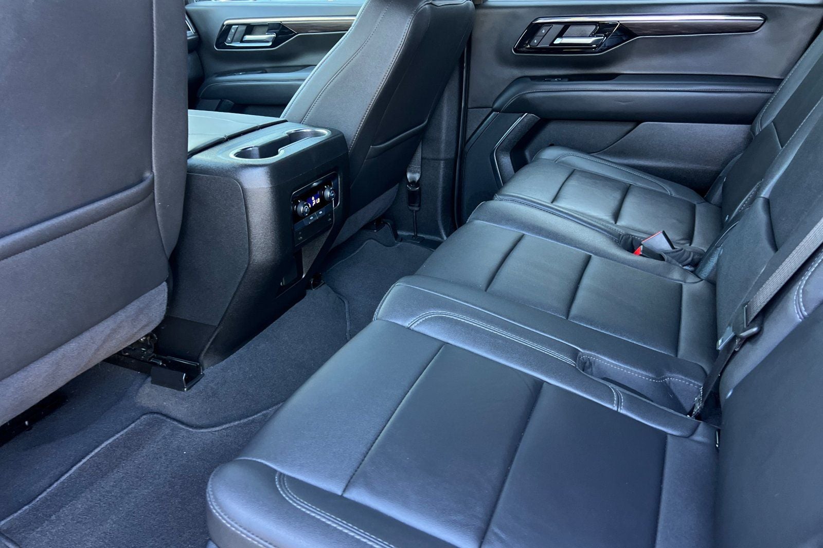 2025 Chevrolet Suburban LT