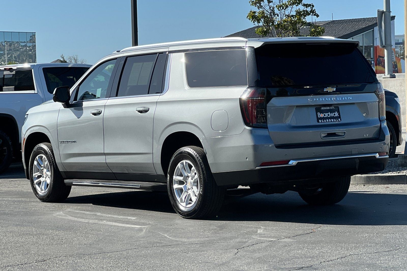 2025 Chevrolet Suburban LT