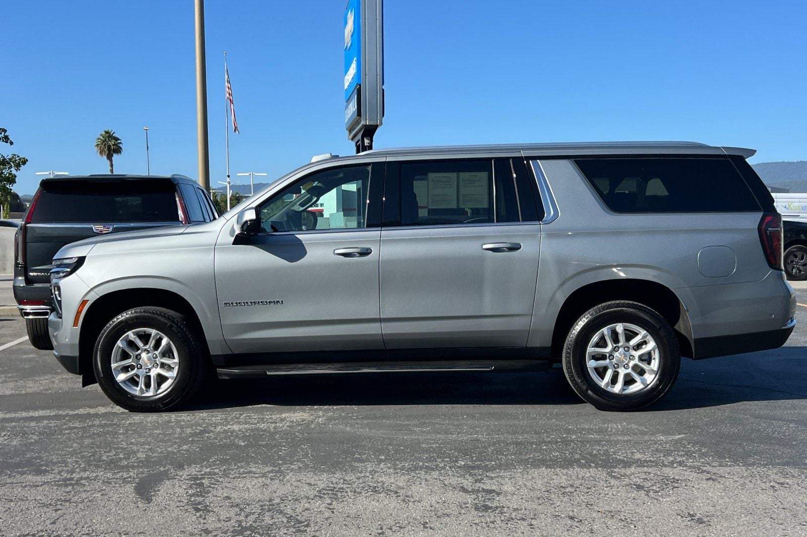 2025 Chevrolet Suburban LT