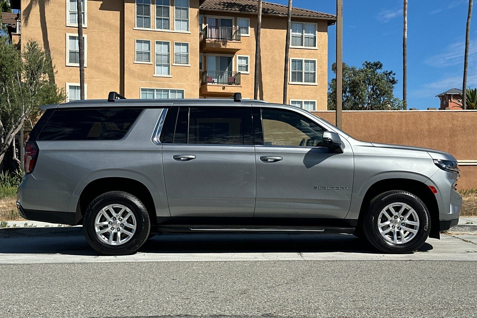 2024 Chevrolet Suburban LT