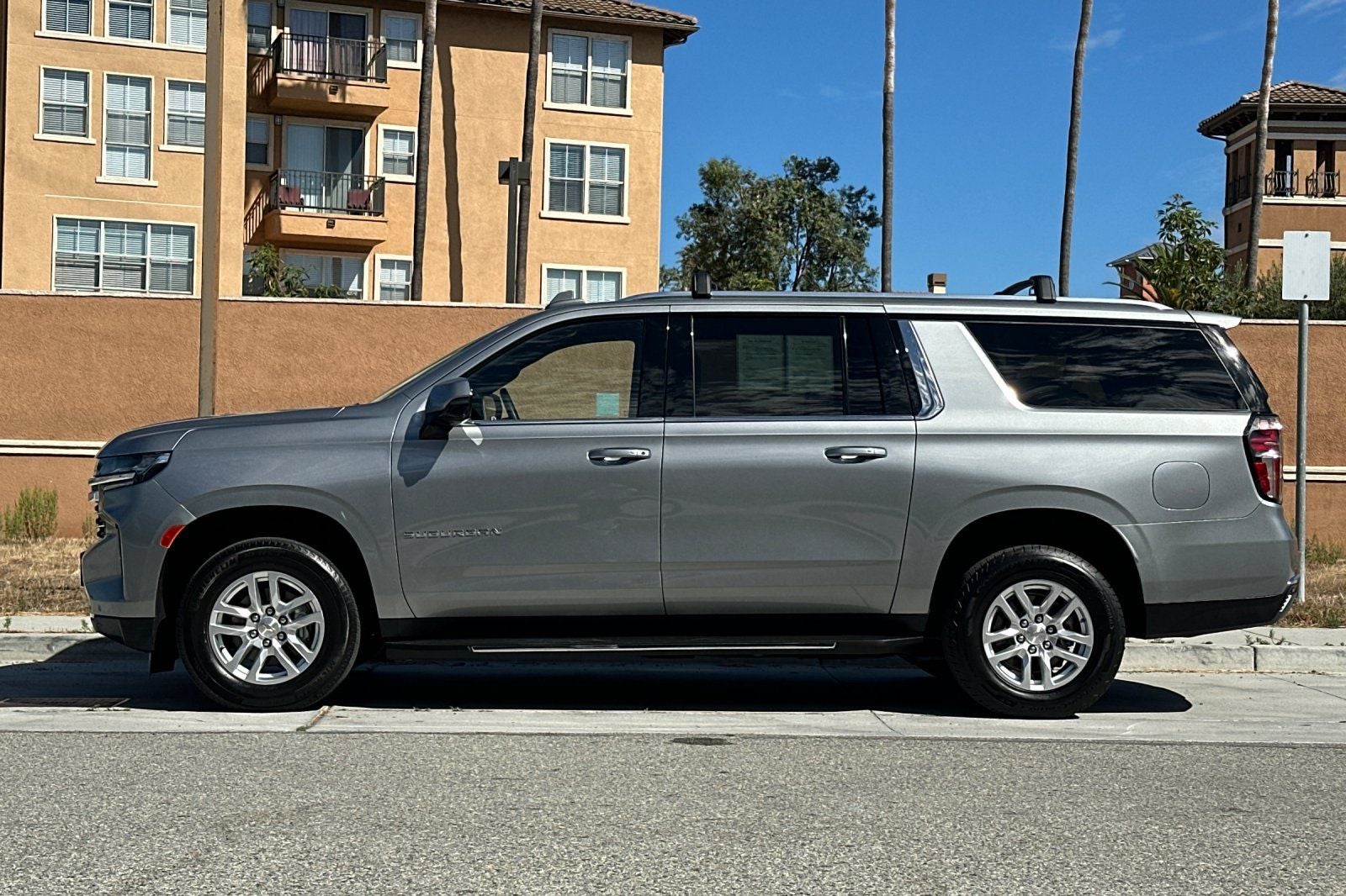 2024 Chevrolet Suburban LT