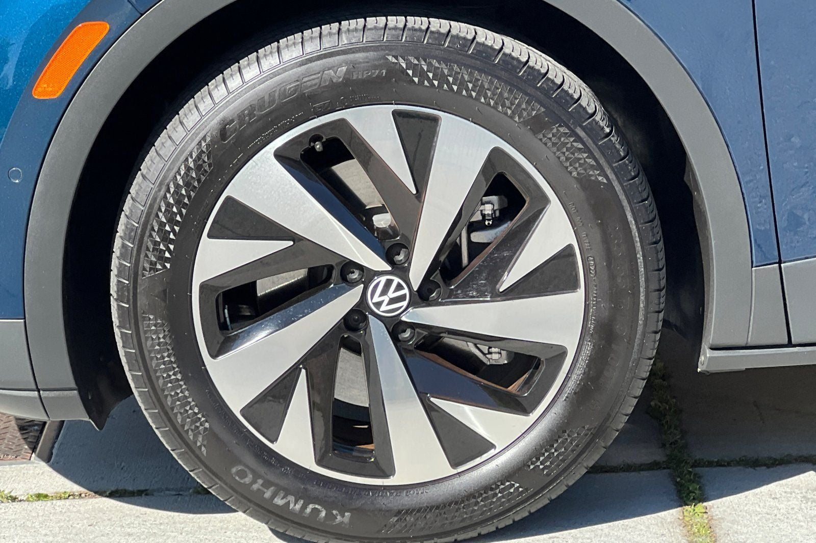 2023 Volkswagen ID.4 Pro