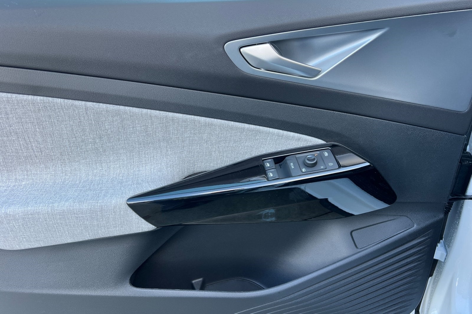 2025 Volkswagen ID.4 Pro