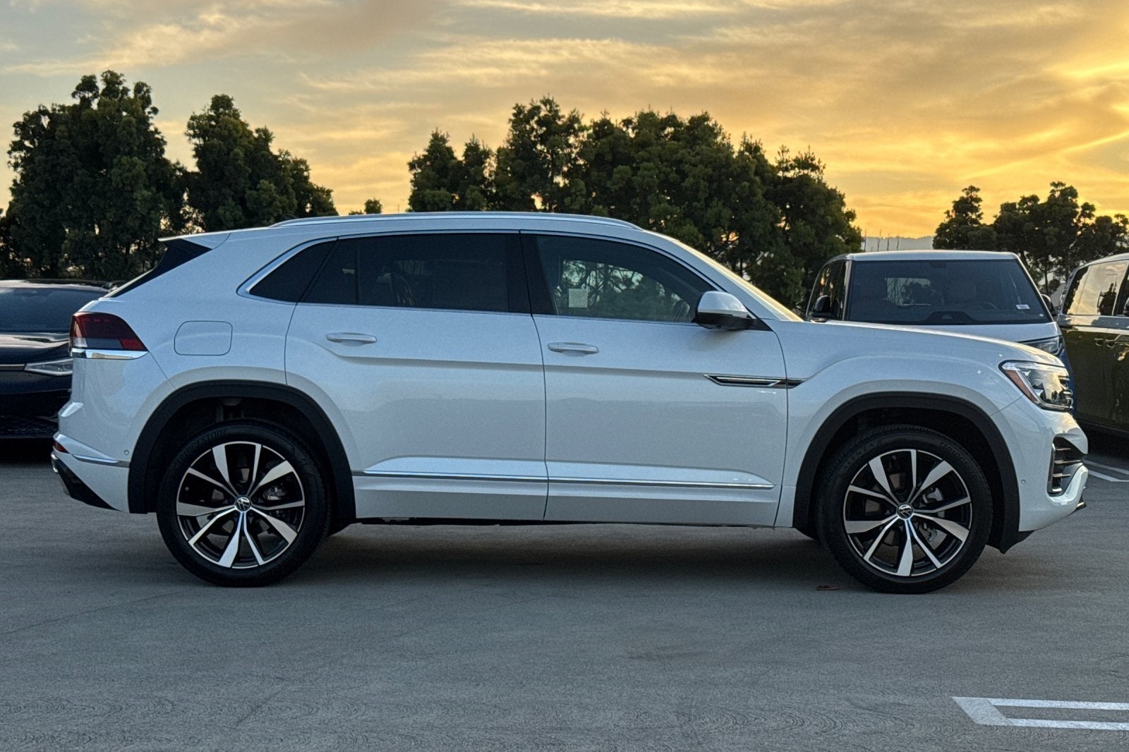 2026 Volkswagen Atlas Cross Sport 2.0T SEL Premium R-Line