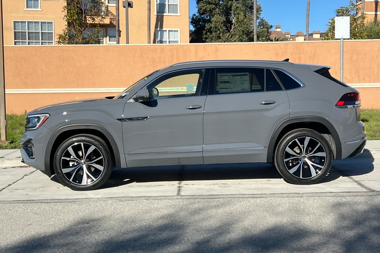 2026 Volkswagen Atlas Cross Sport 2.0T SEL Premium R-Line