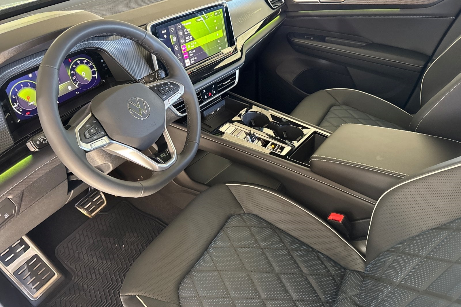 2026 Volkswagen Atlas Cross Sport 2.0T SEL Premium R-Line