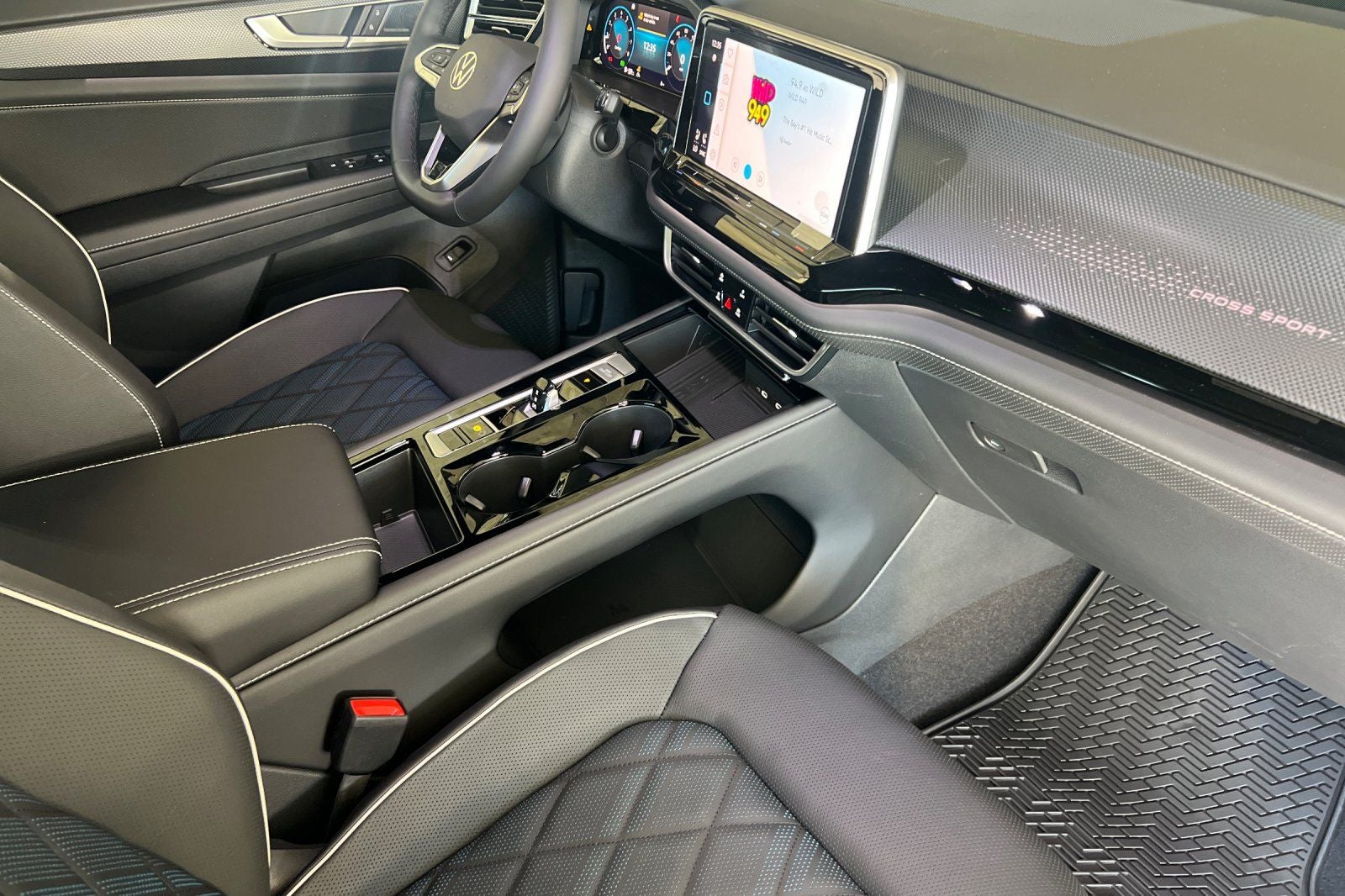 2026 Volkswagen Atlas Cross Sport 2.0T SEL Premium R-Line