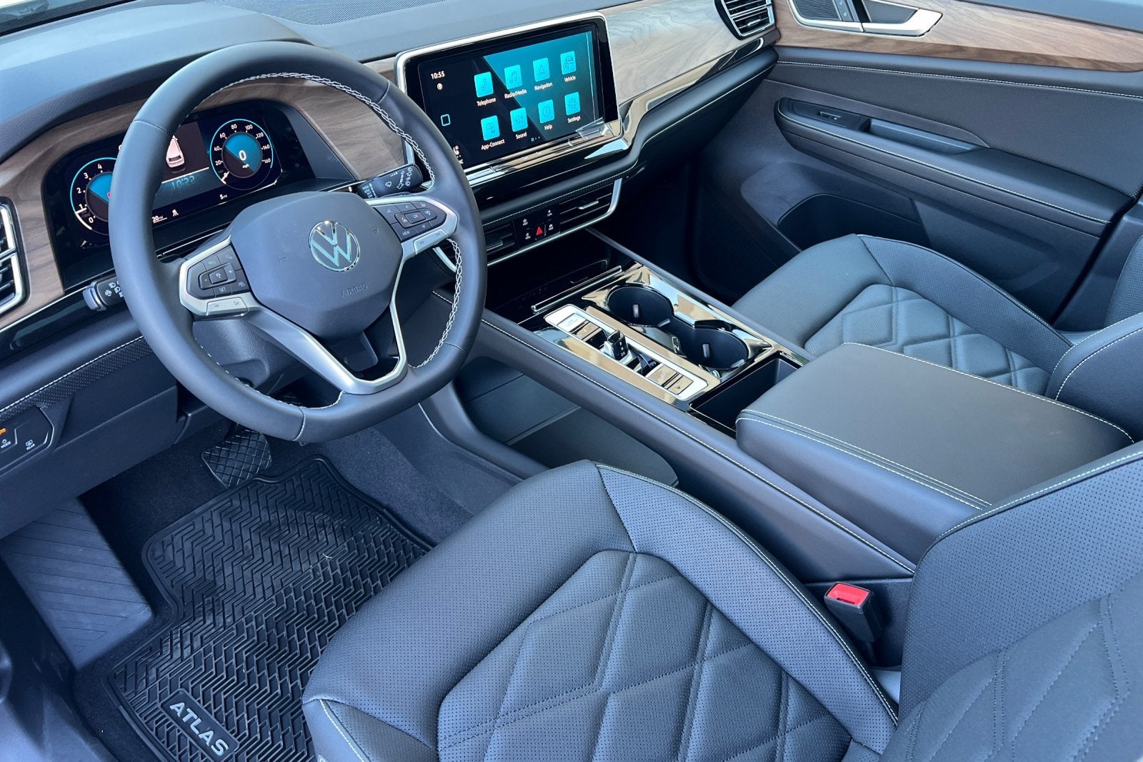 2026 Volkswagen Atlas 2.0T SE w/ Technology