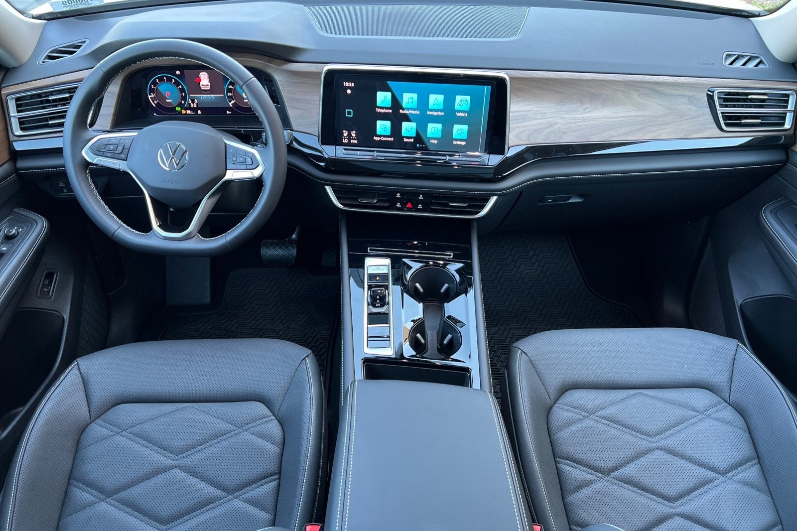 2026 Volkswagen Atlas 2.0T SE w/ Technology