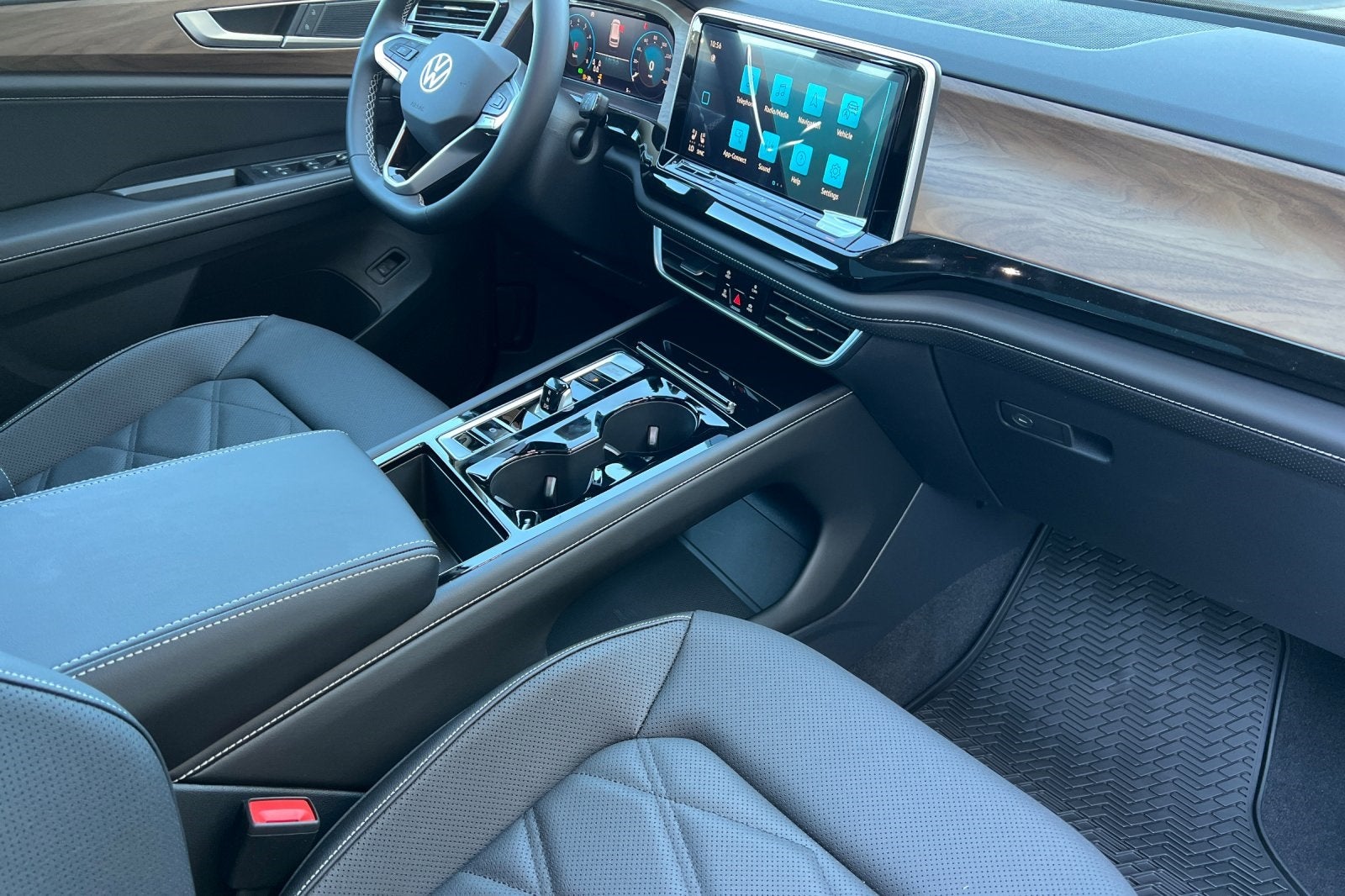 2026 Volkswagen Atlas 2.0T SE w/ Technology