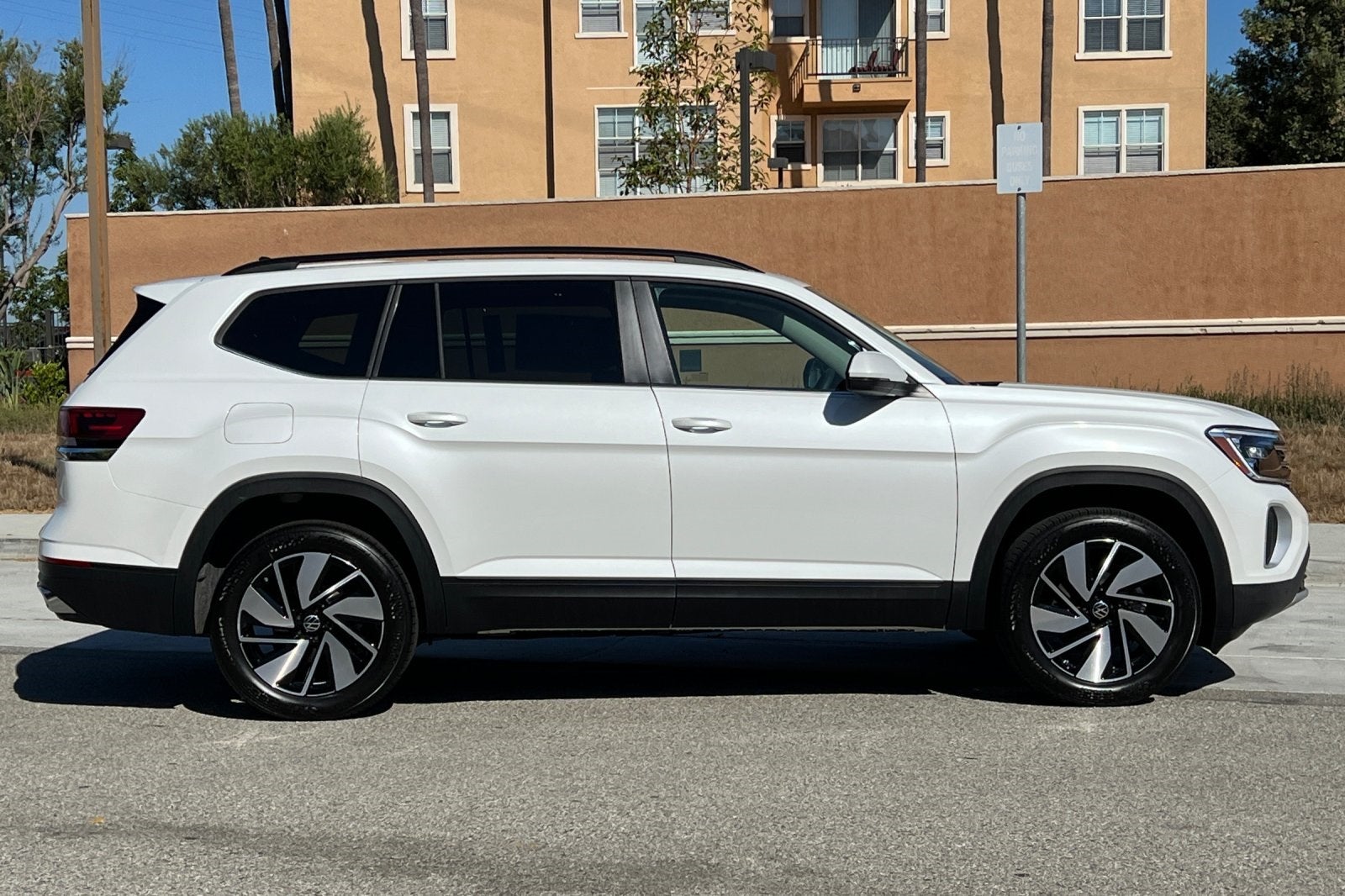 2026 Volkswagen Atlas 2.0T SE w/ Technology