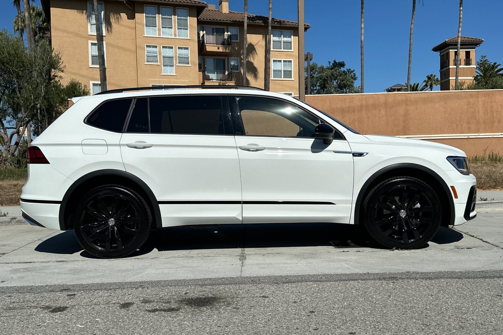 2021 Volkswagen Tiguan 2.0T SE R-Line Black