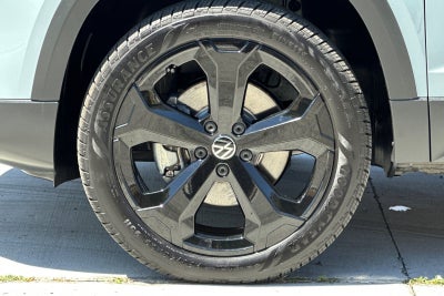 2026 Volkswagen Taos 1.5T SE Black