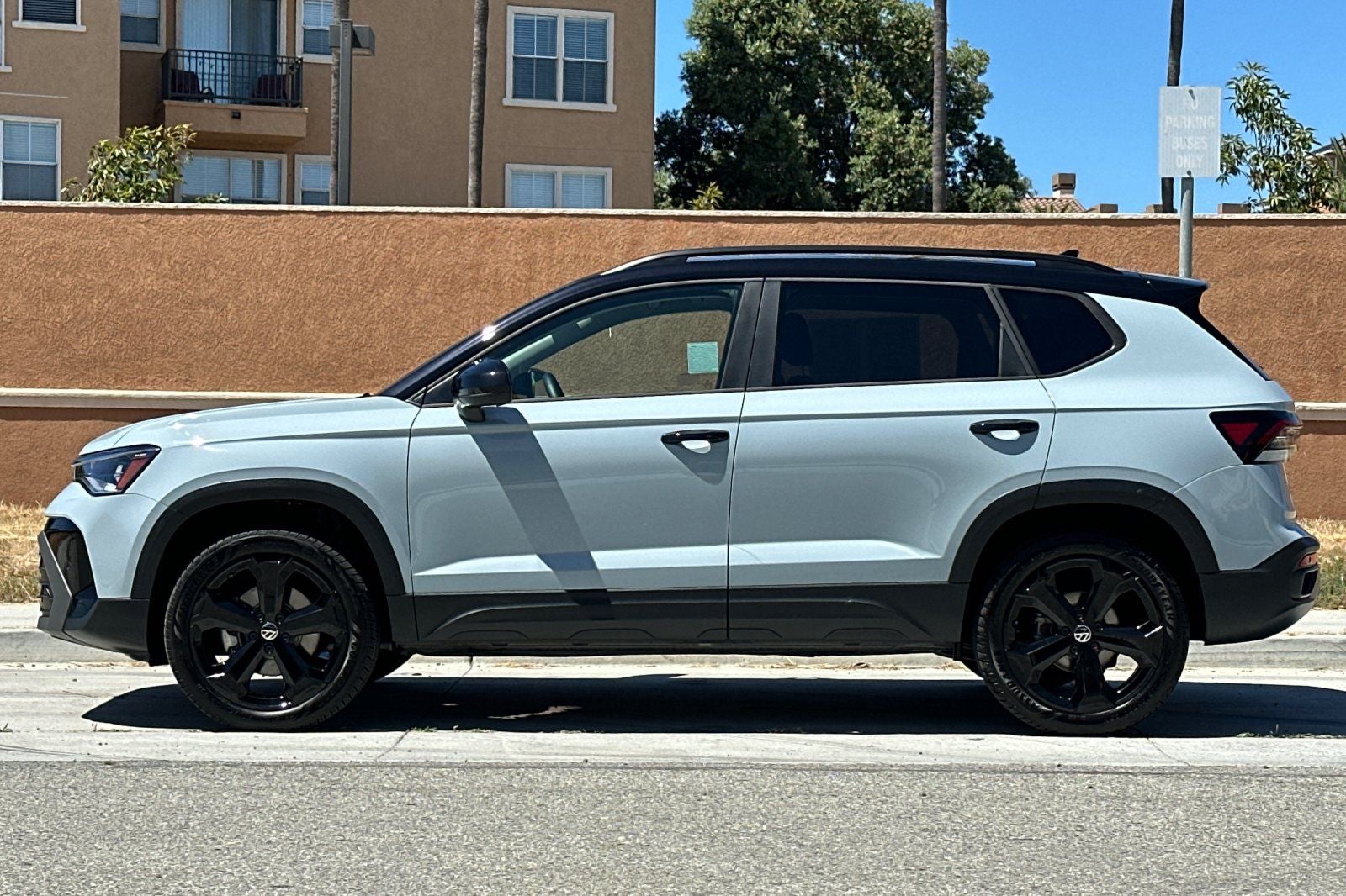 2026 Volkswagen Taos 1.5T SE Black