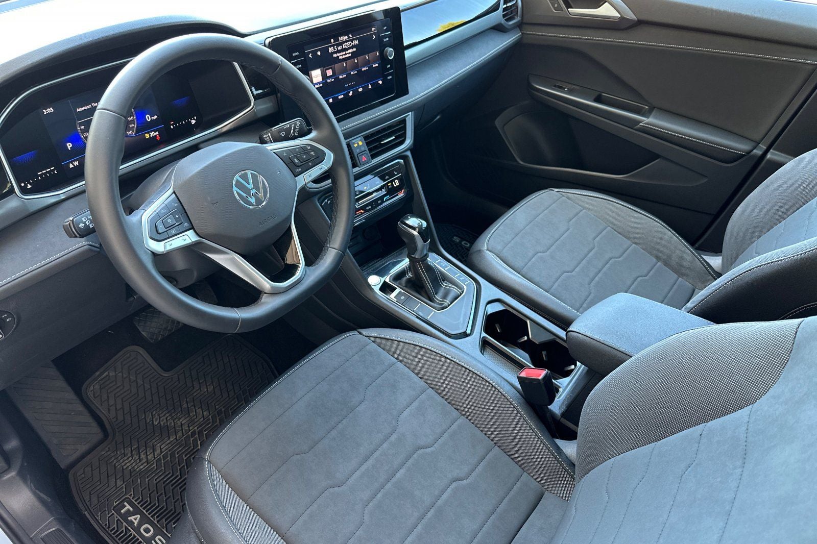 2026 Volkswagen Taos 1.5T SE Black