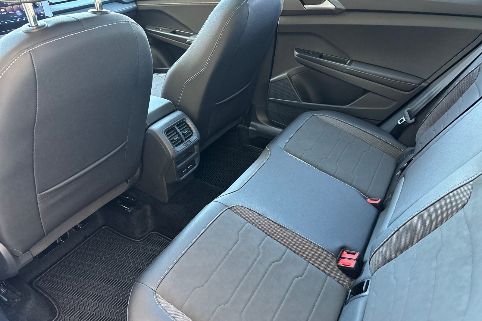 2026 Volkswagen Taos 1.5T SE Black