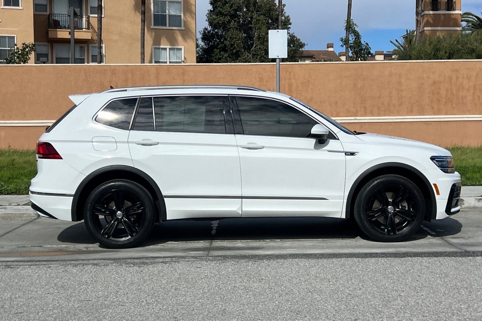 2019 Volkswagen Tiguan 2.0T SEL Premium R-Line 4Motion