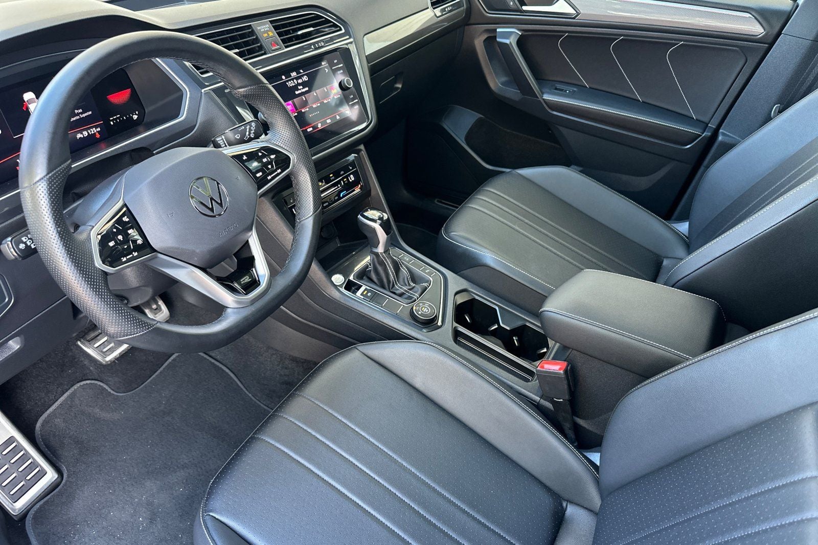 2023 Volkswagen Tiguan 2.0T SE R-Line Black