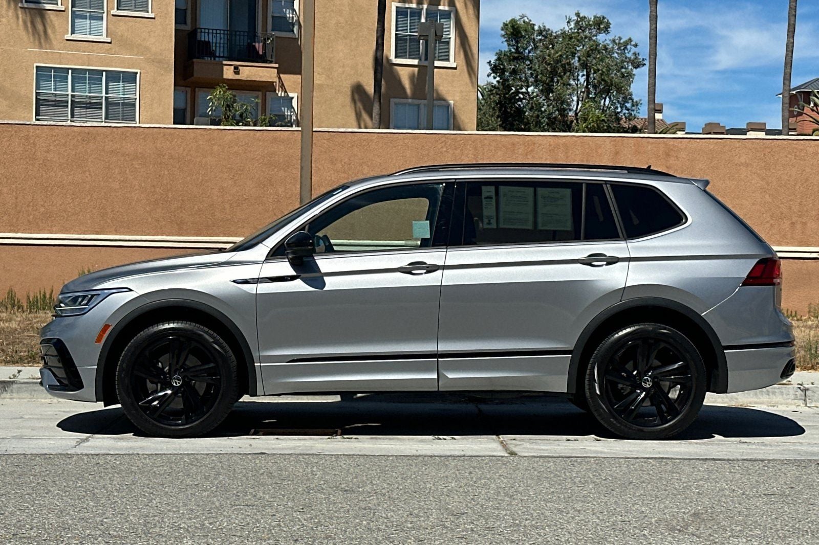 2023 Volkswagen Tiguan 2.0T SE R-Line Black