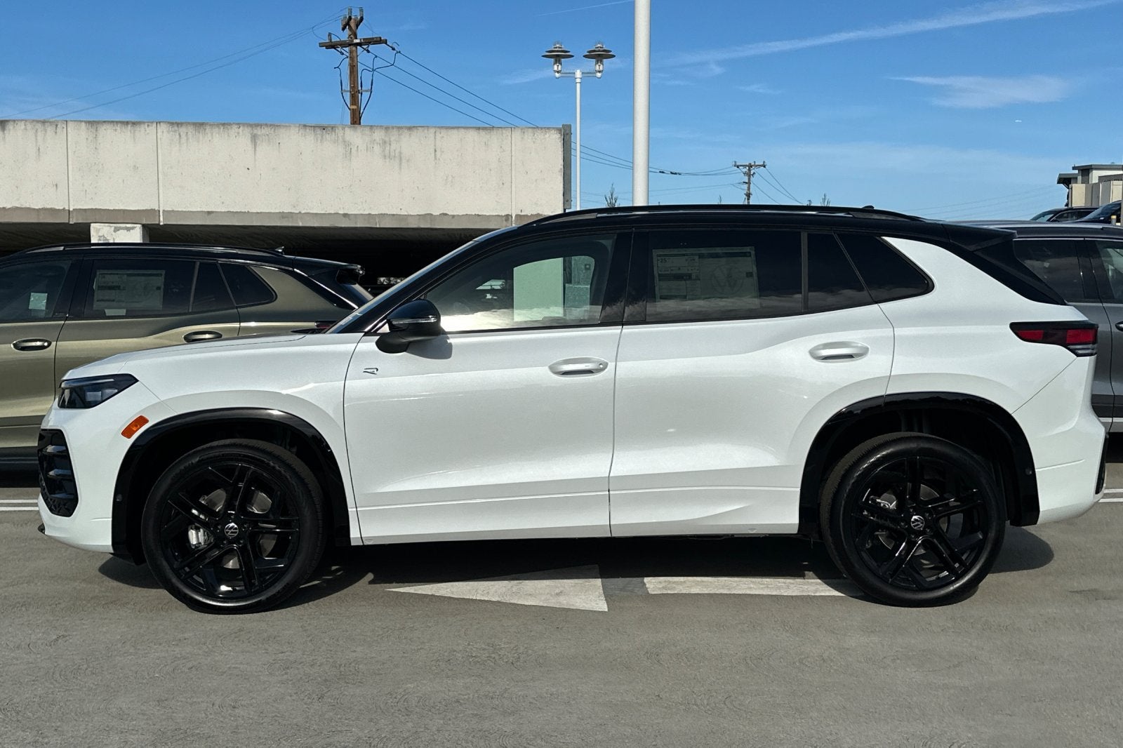 2026 Volkswagen Tiguan SE R-Line Black
