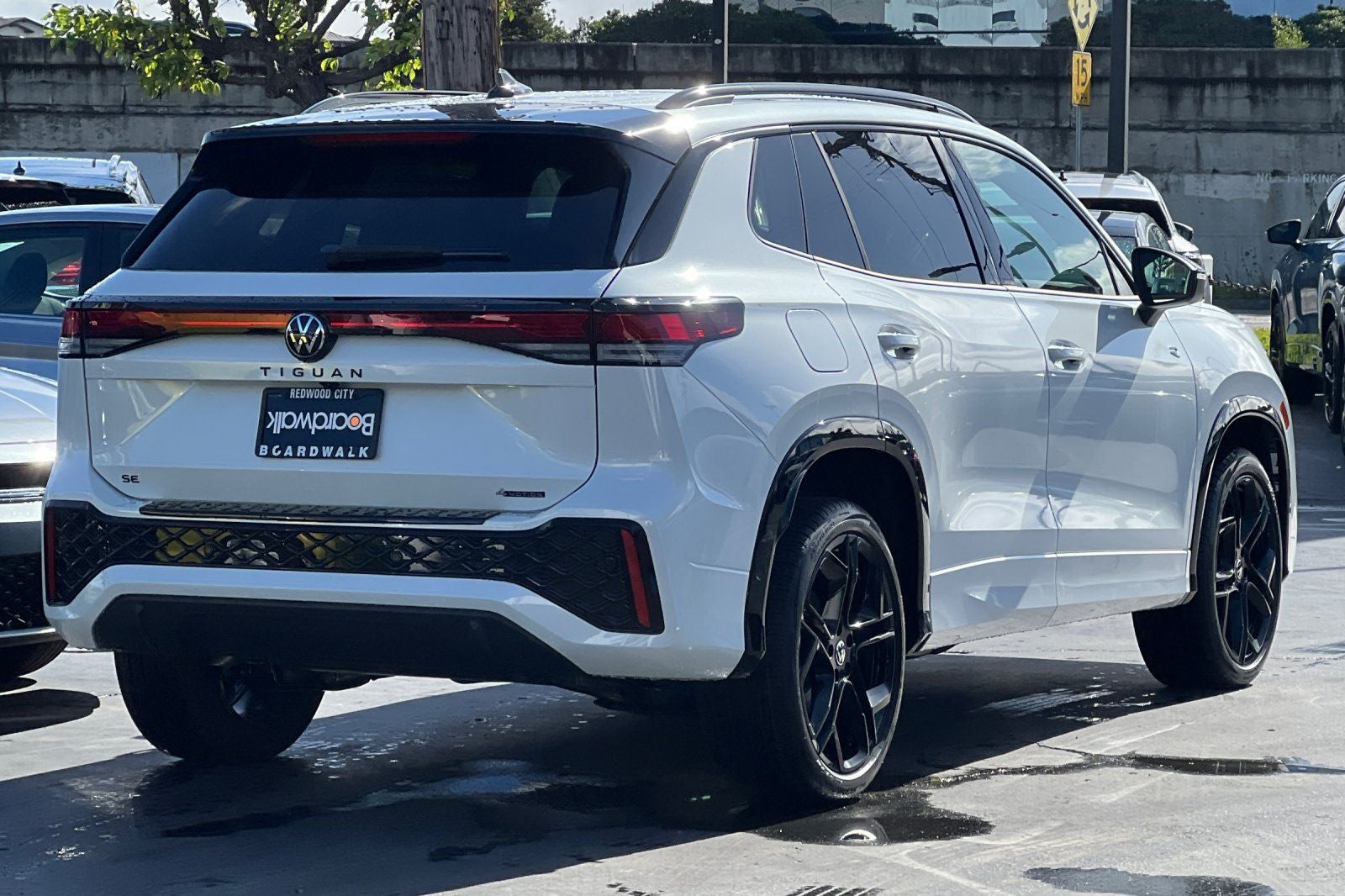 2026 Volkswagen Tiguan 2.0T SE R-Line Black