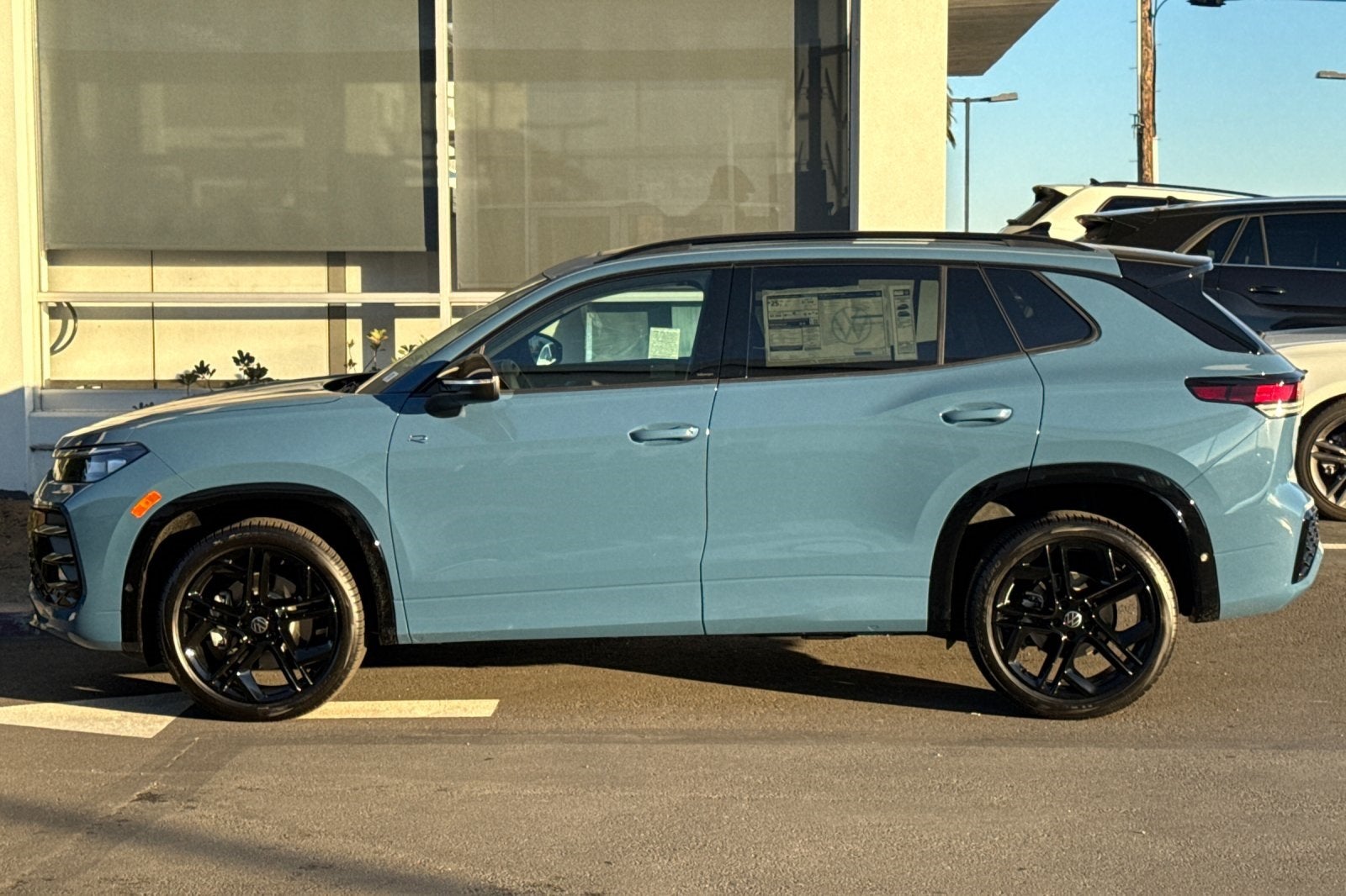 2026 Volkswagen Tiguan 2.0T SE R-Line Black