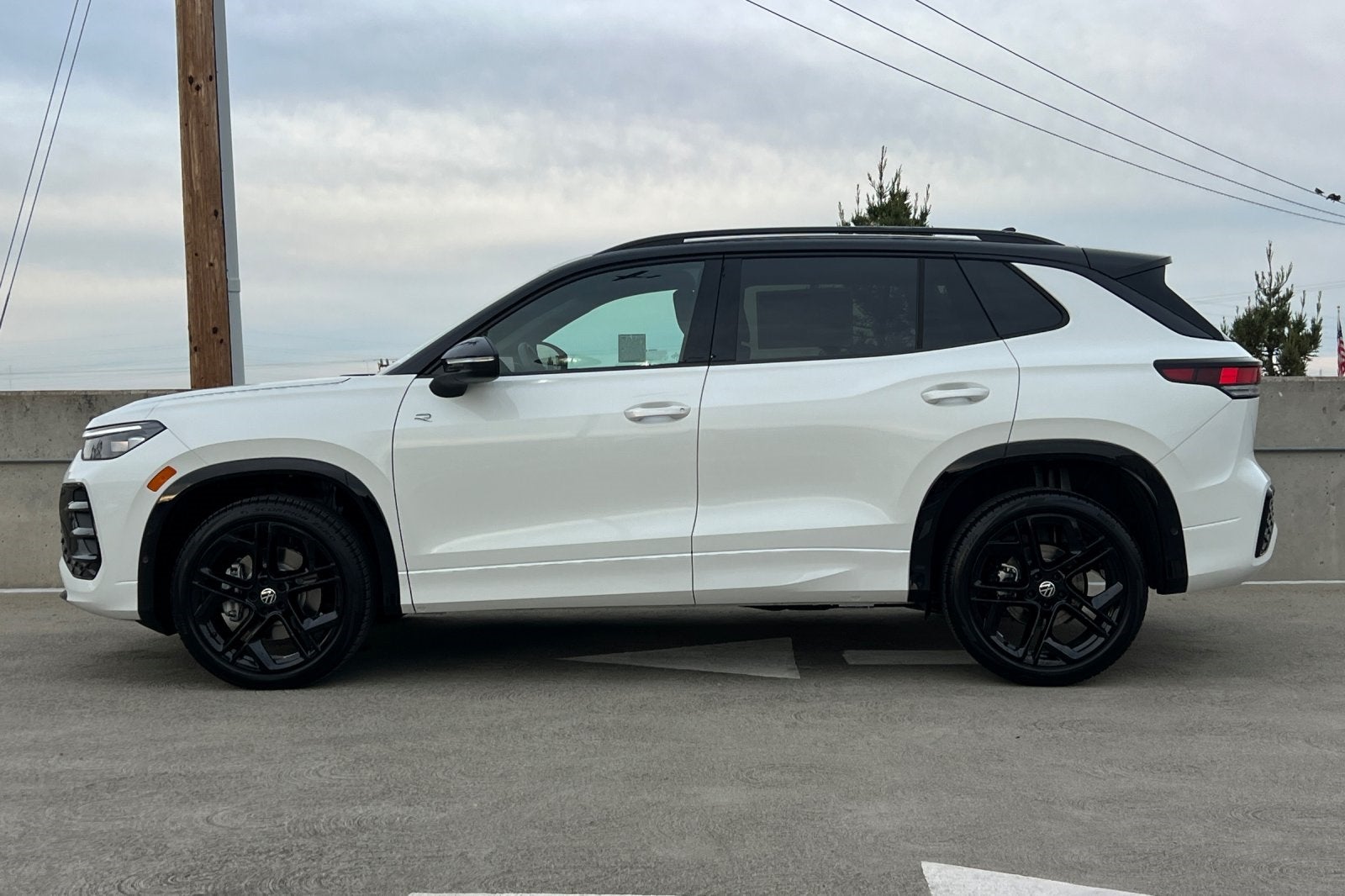 2026 Volkswagen Tiguan 2.0T SE R-Line Black