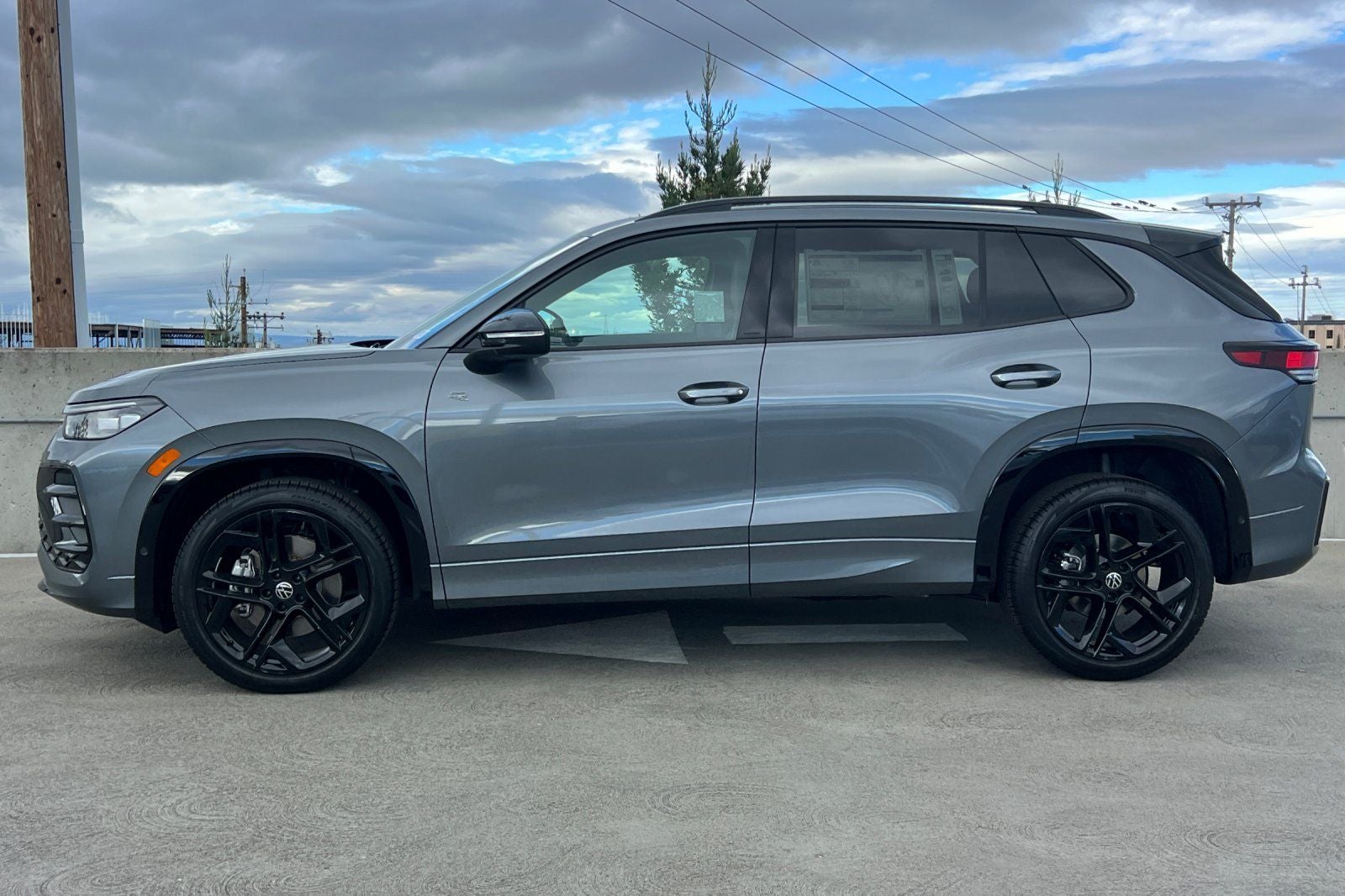 2026 Volkswagen Tiguan 2.0T SE R-Line Black