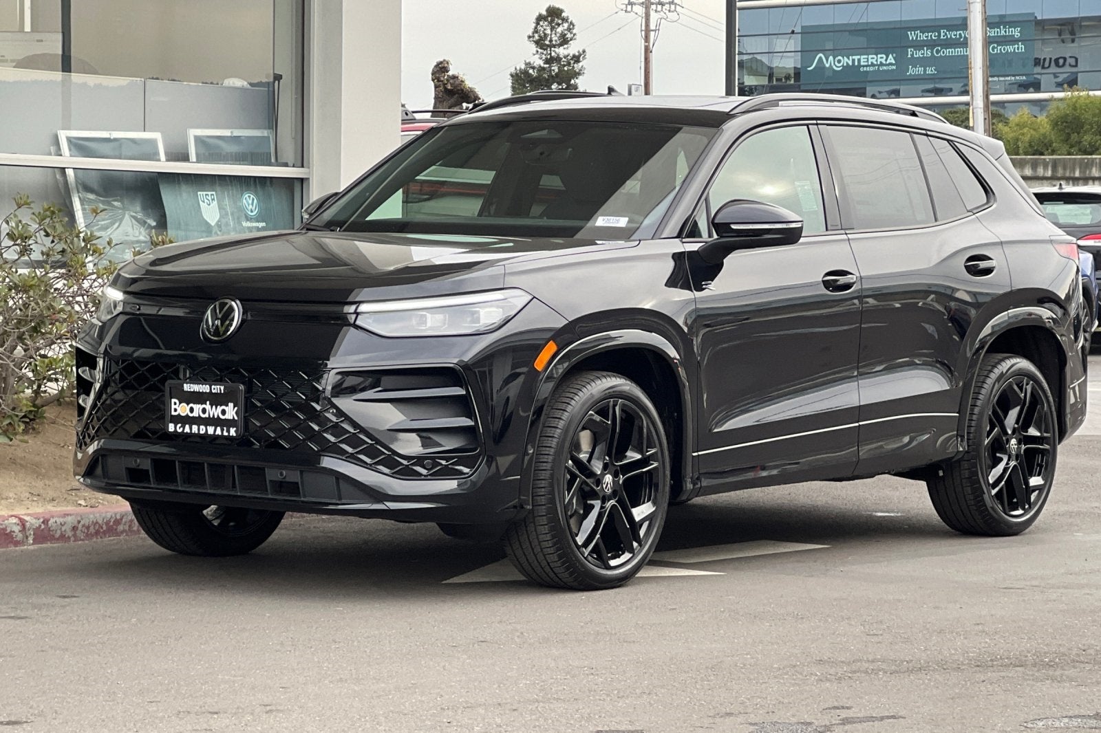 2026 Volkswagen Tiguan 2.0T SE R-Line Black