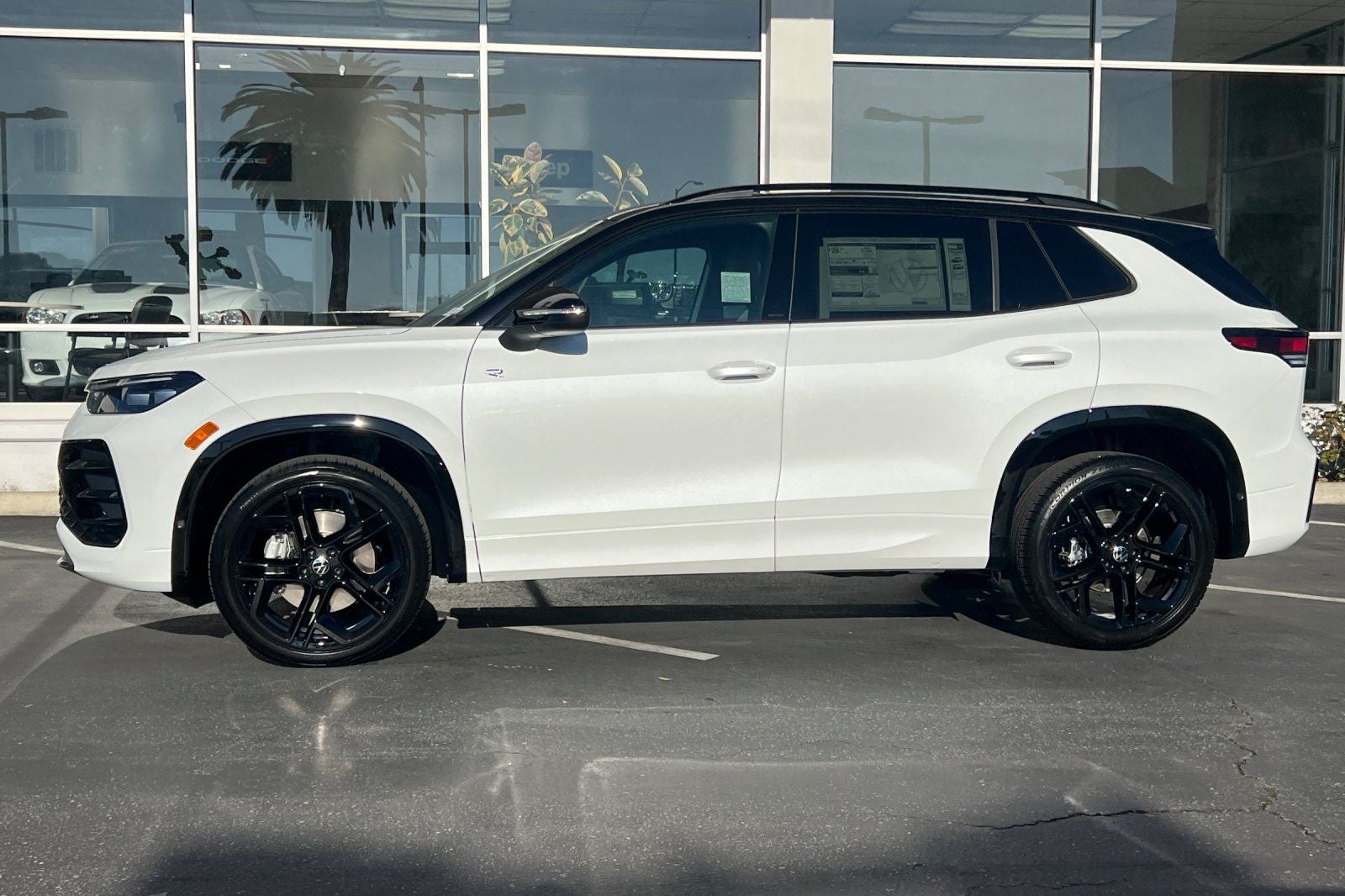 2026 Volkswagen Tiguan 2.0T SE R-Line Black