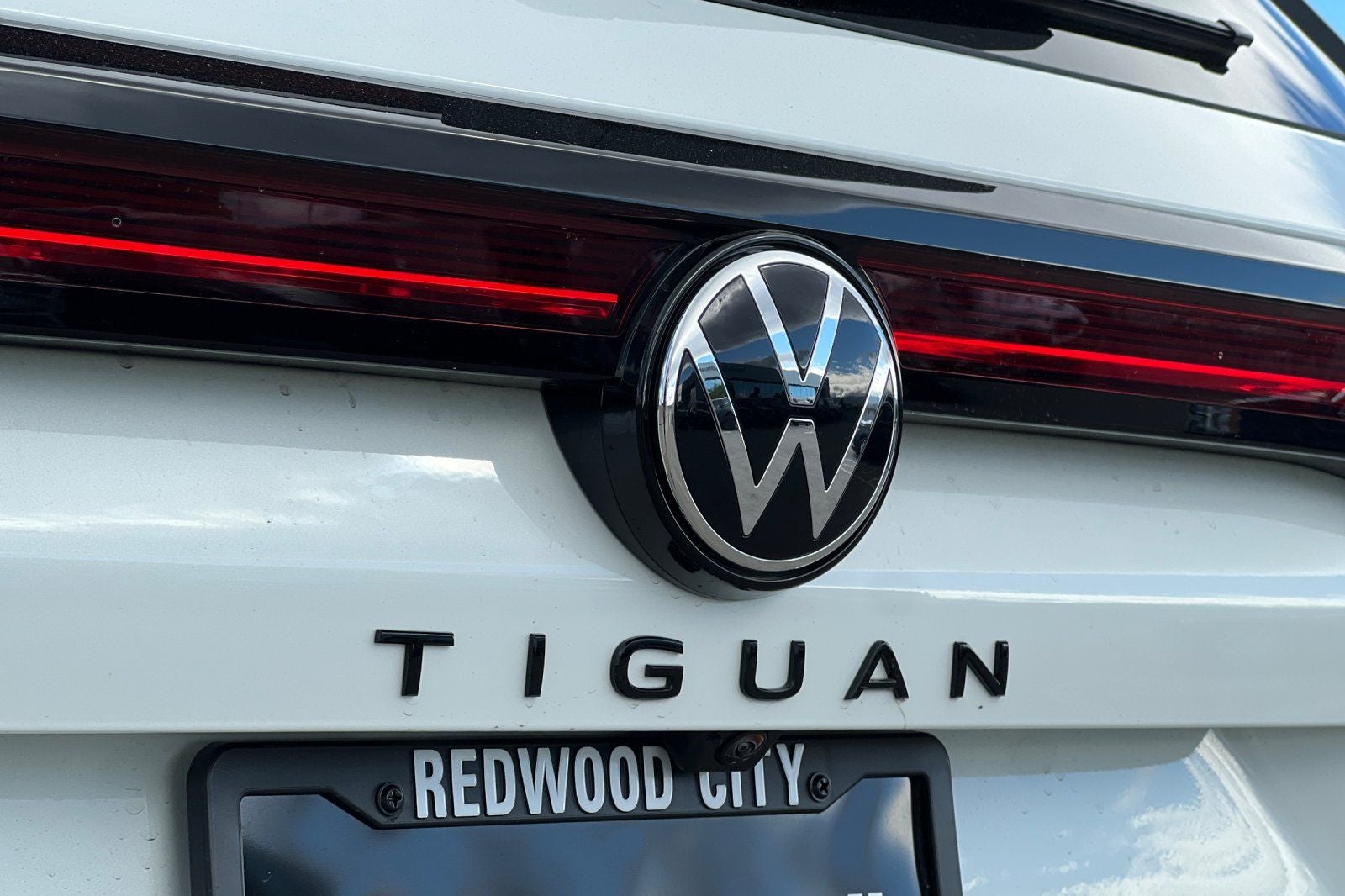 2026 Volkswagen Tiguan 2.0T SE R-Line Black