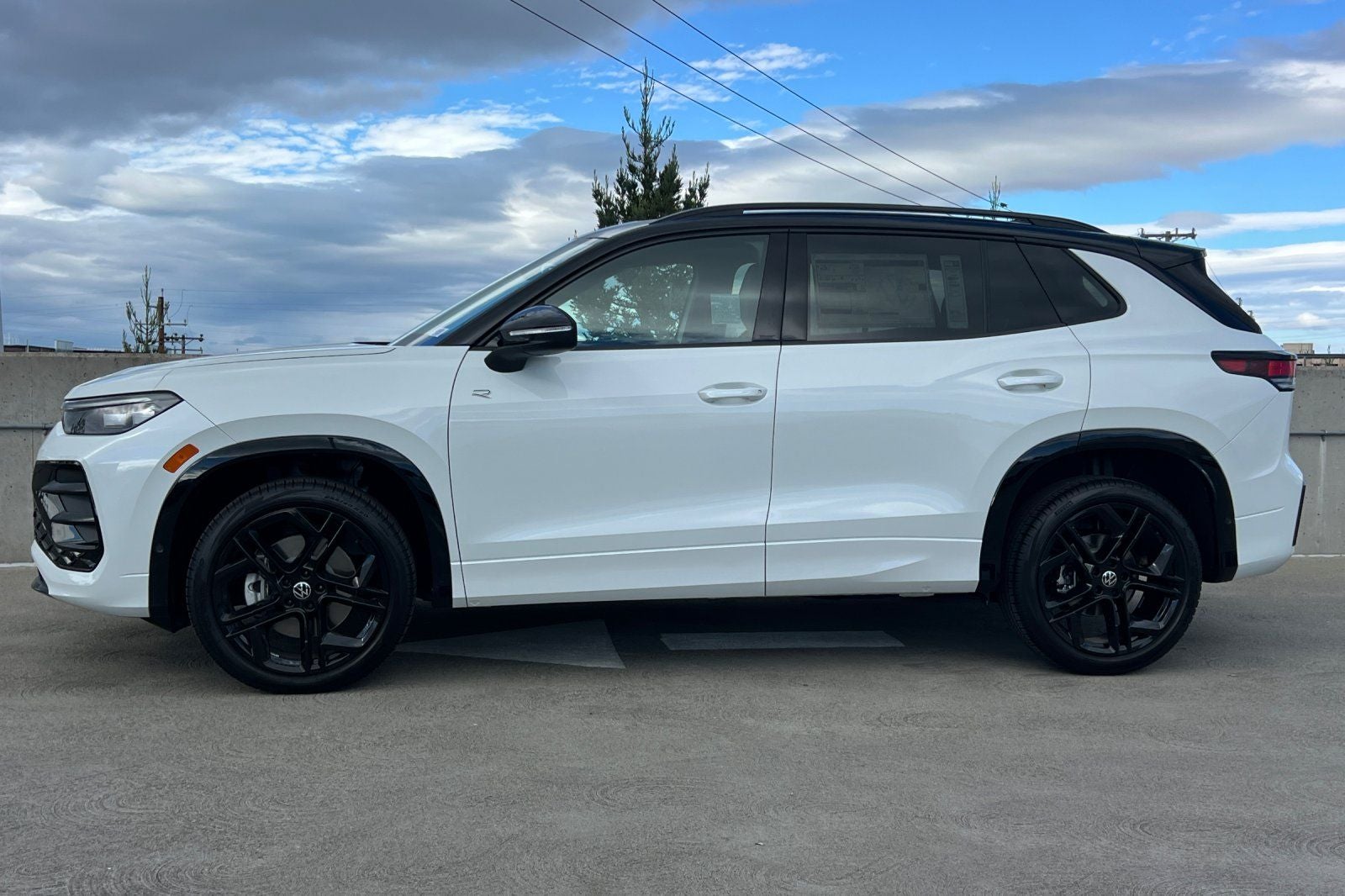 2026 Volkswagen Tiguan 2.0T SE R-Line Black