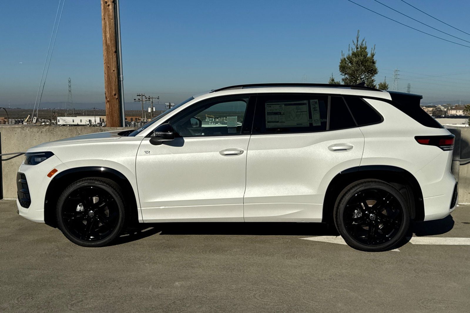 2026 Volkswagen Tiguan 2.0T SE R-Line Black