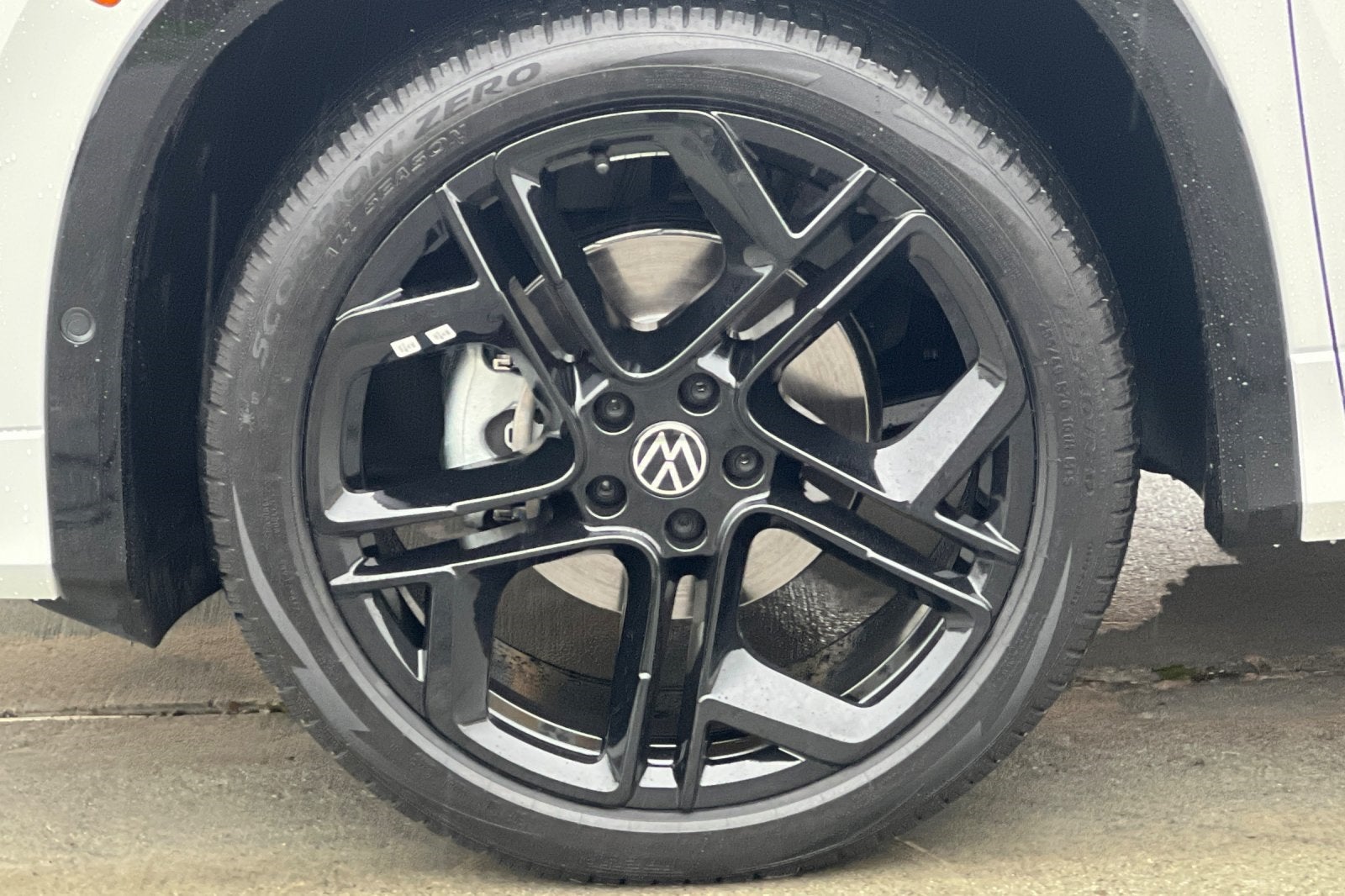 2026 Volkswagen Tiguan 2.0T SE R-Line Black