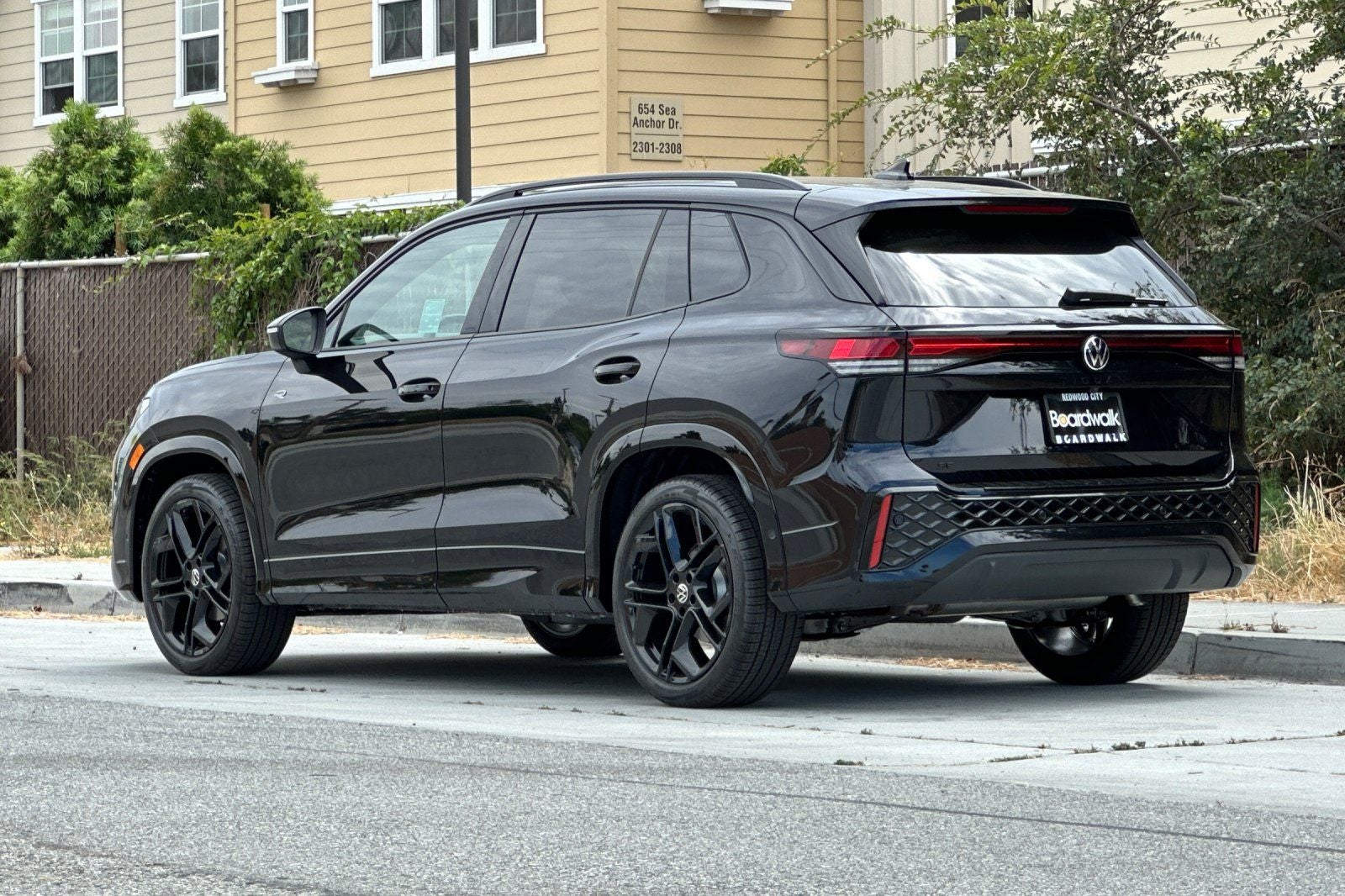 2026 Volkswagen Tiguan 2.0T SE R-Line Black