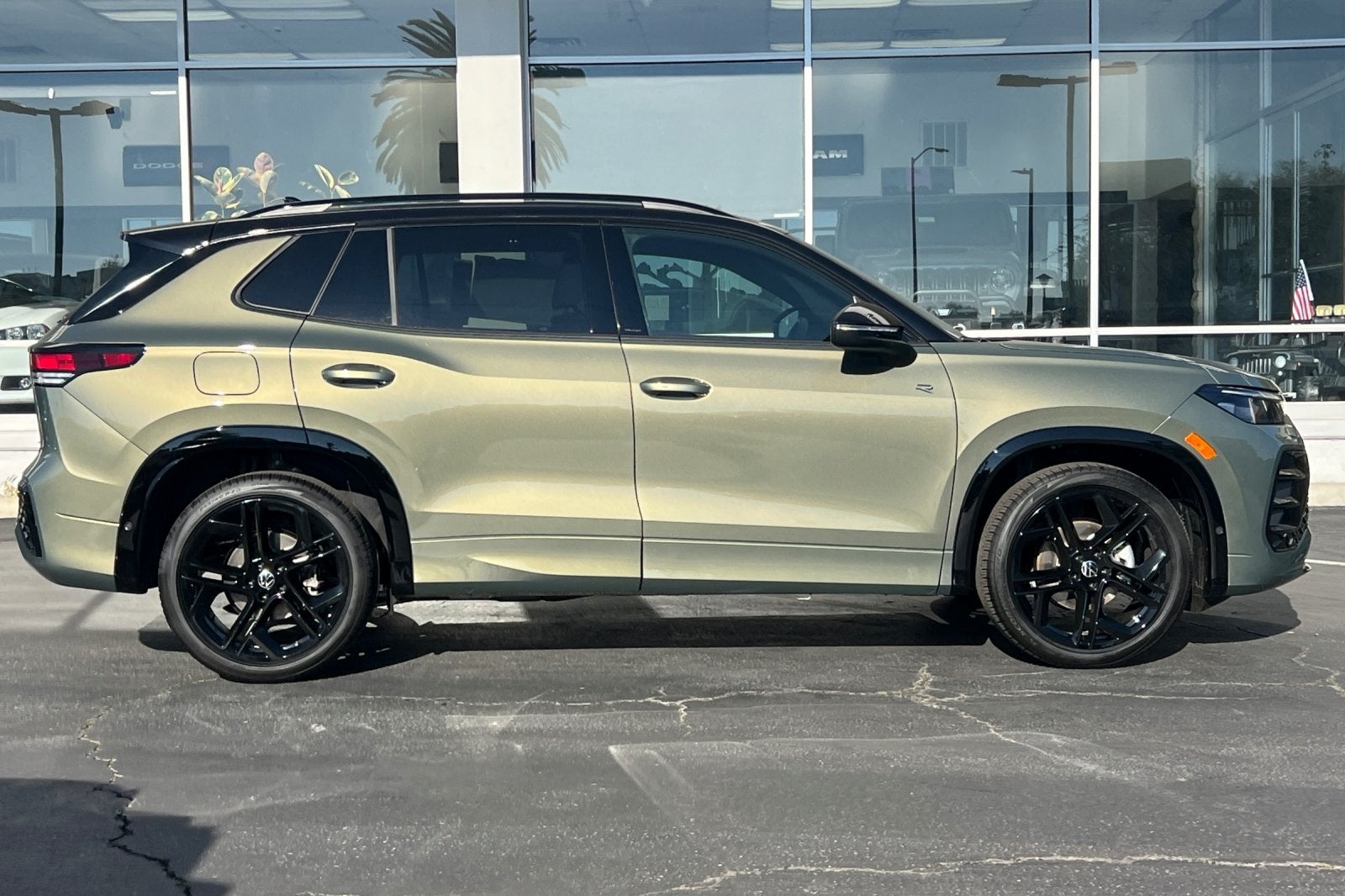 2026 Volkswagen Tiguan 2.0T SE R-Line Black