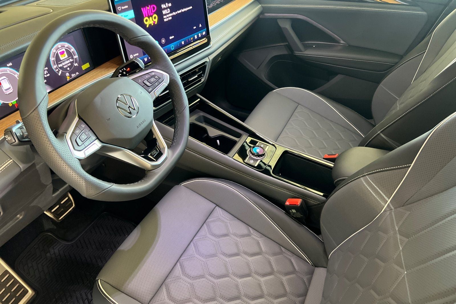 2026 Volkswagen Tiguan 2.0T SEL R-Line