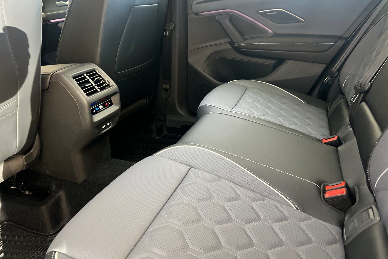 2026 Volkswagen Tiguan 2.0T SEL R-Line