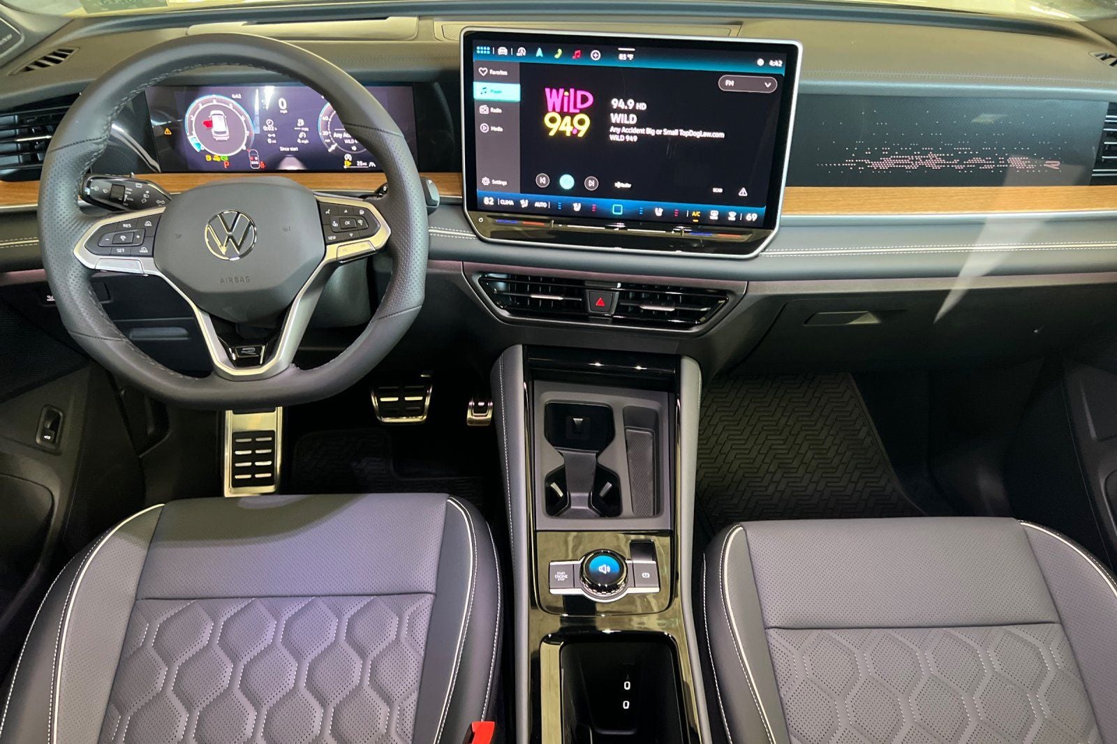 2026 Volkswagen Tiguan 2.0T SEL R-Line