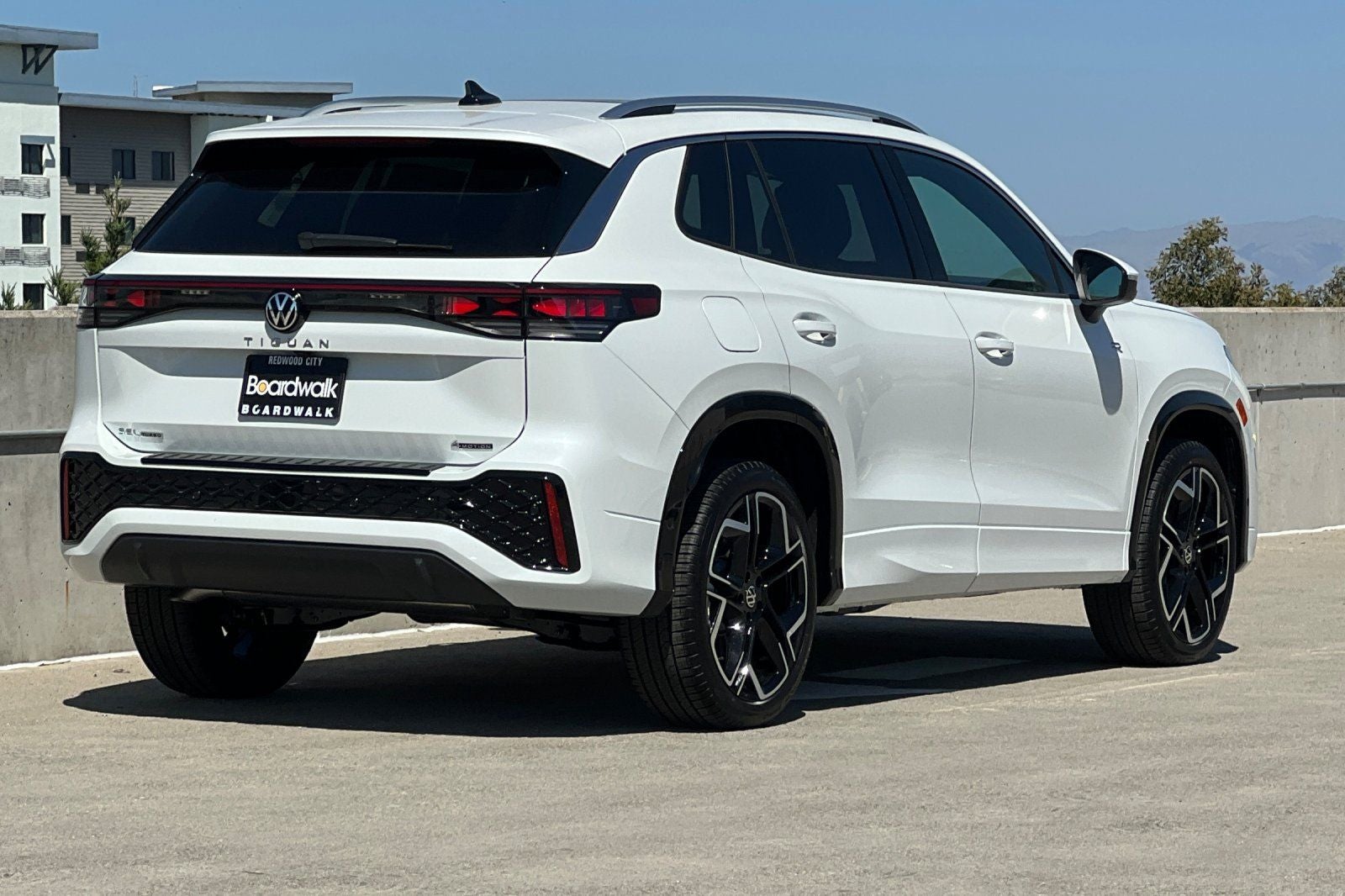 2026 Volkswagen Tiguan 2.0T SEL R-Line