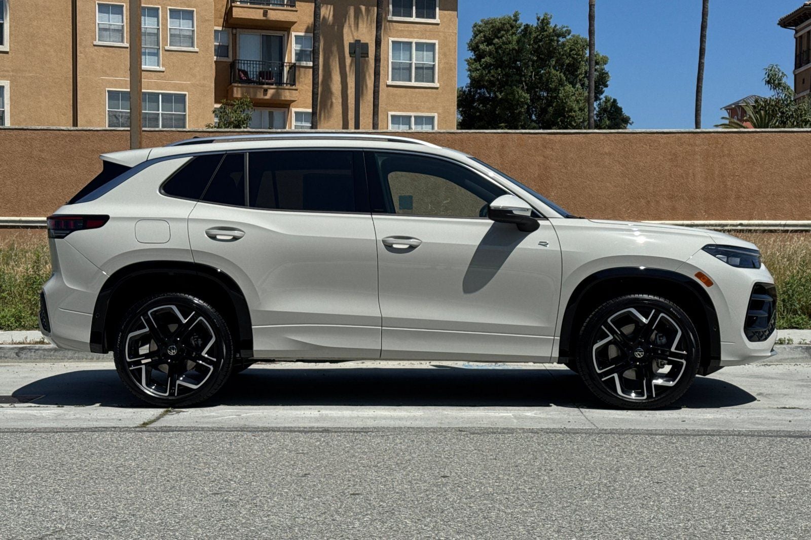 2026 Volkswagen Tiguan 2.0T SEL R-Line Turbo