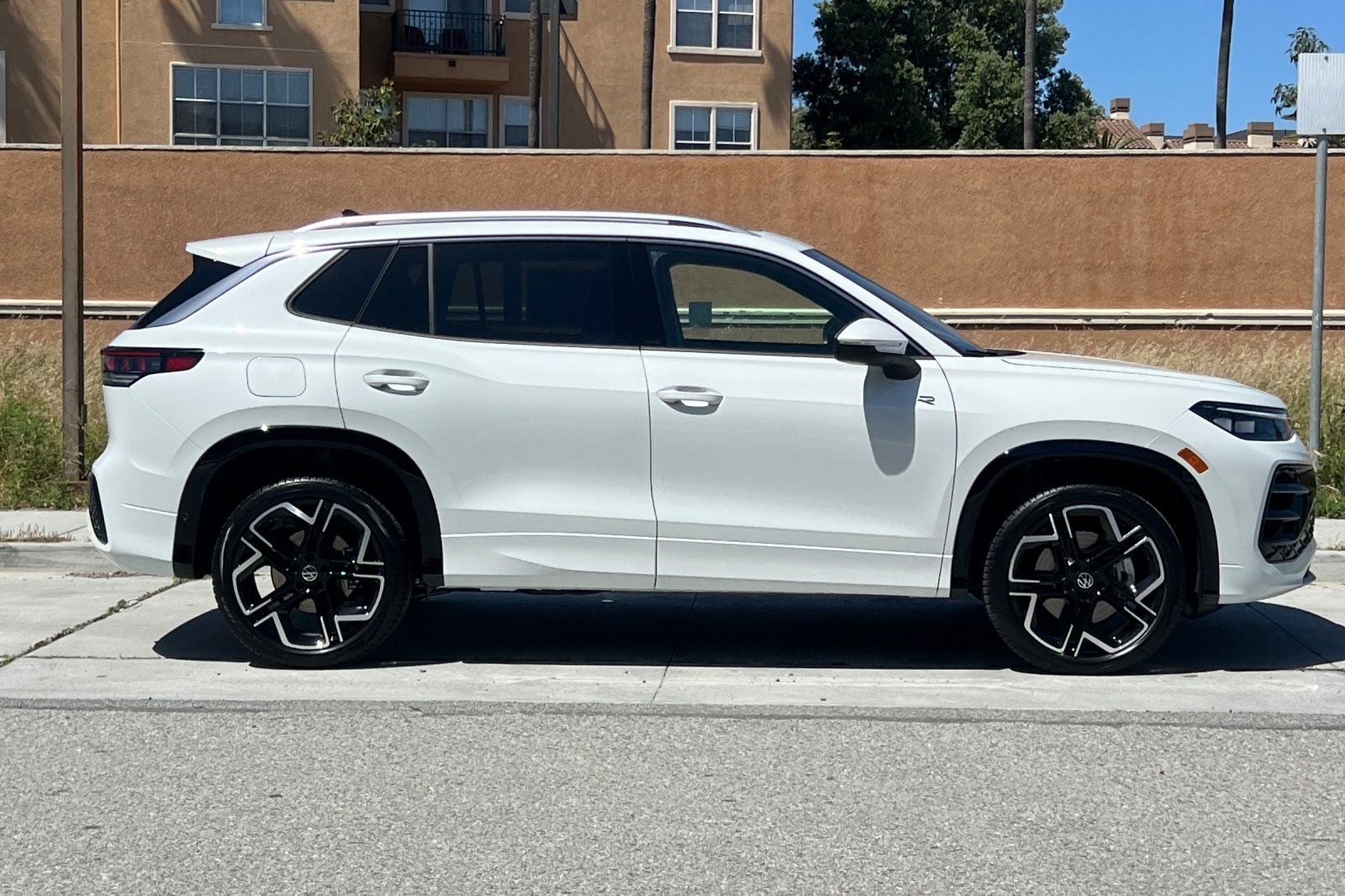 2026 Volkswagen Tiguan 2.0T SEL R-Line Turbo