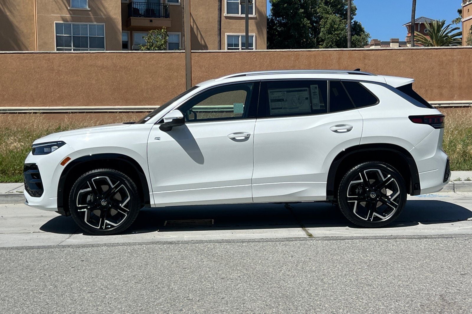 2026 Volkswagen Tiguan 2.0T SEL R-Line Turbo