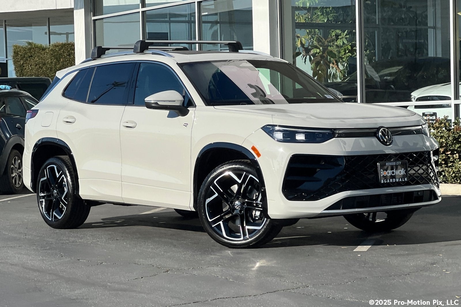 2026 Volkswagen Tiguan 2.0T SEL R-Line