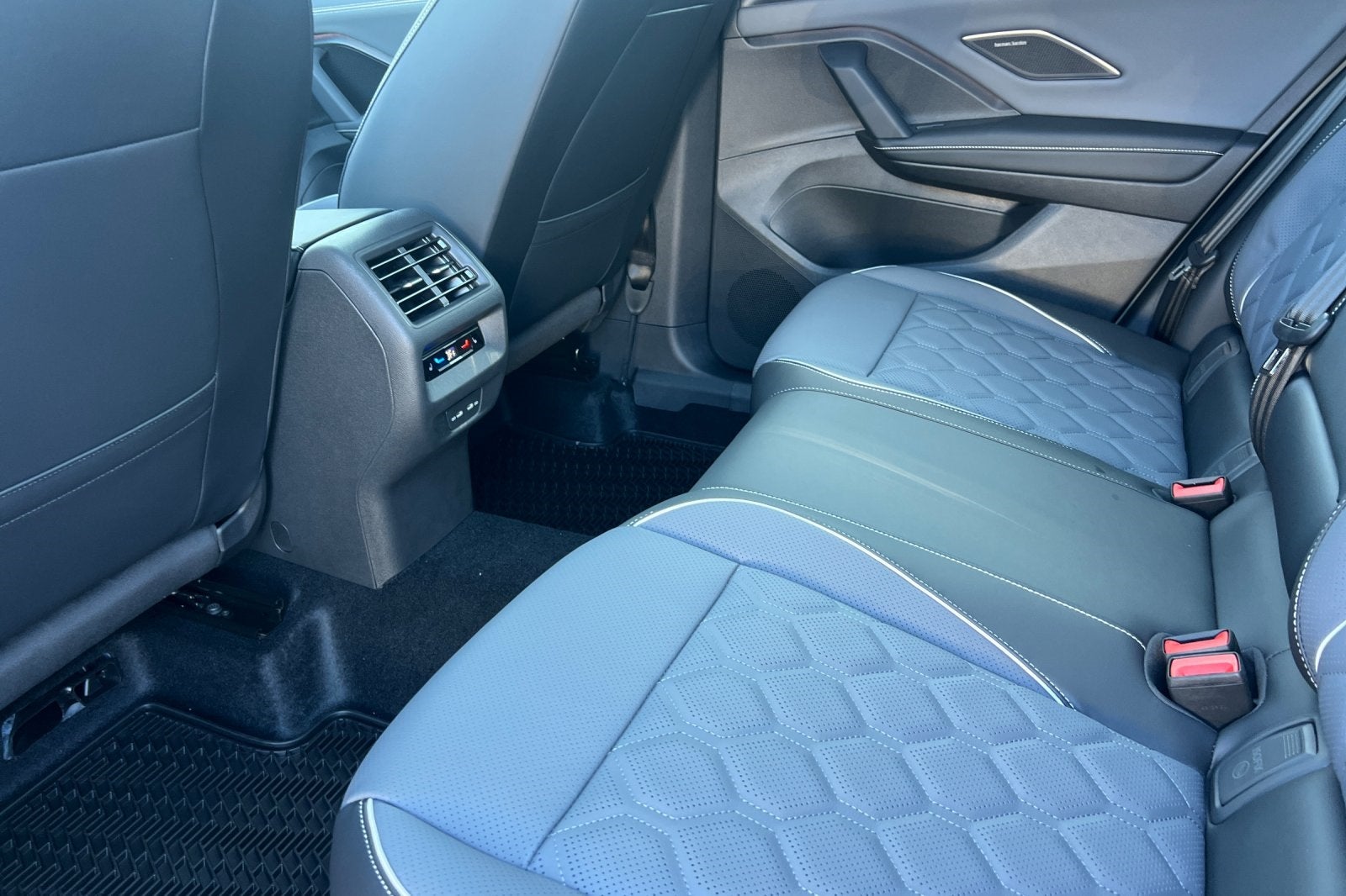 2026 Volkswagen Tiguan 2.0T SEL R-Line