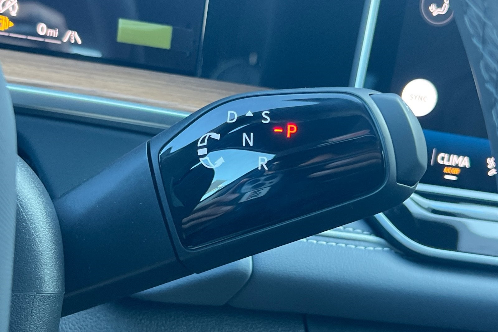 2026 Volkswagen Tiguan 2.0T SEL R-Line