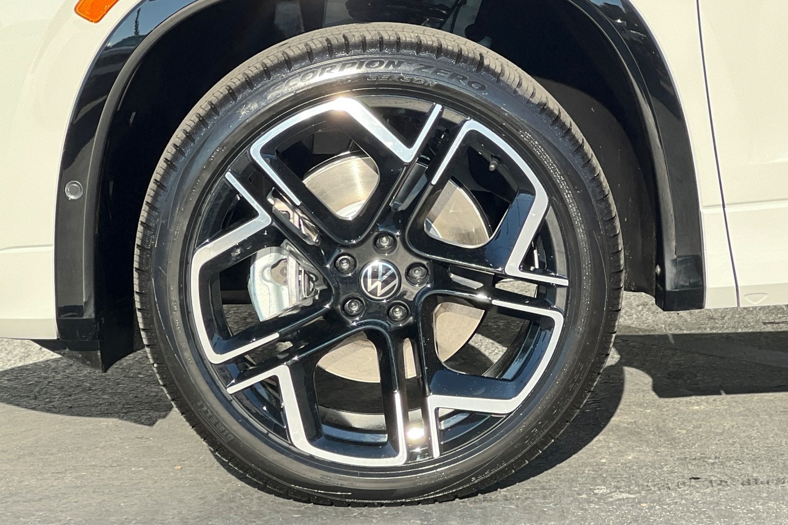 2026 Volkswagen Tiguan 2.0T SEL R-Line